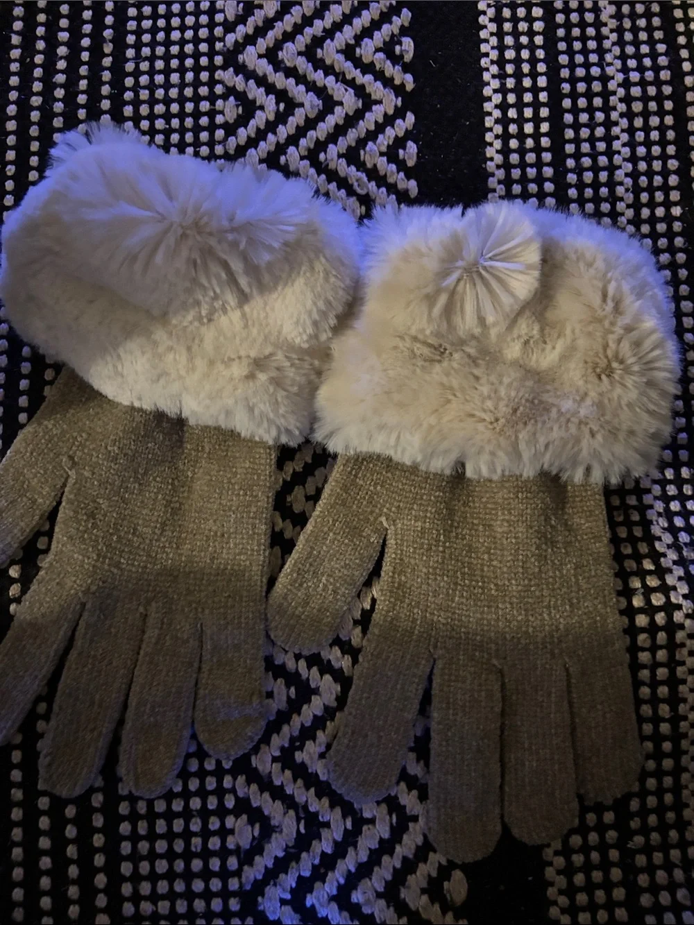Plush Faux Fur Cuff Knit Gloves - Cream